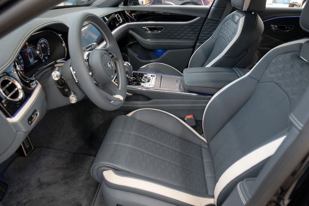 Bentley Flying Spur 2025