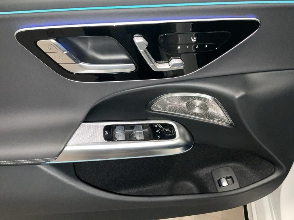 Mercedes-Benz E 300 2025
