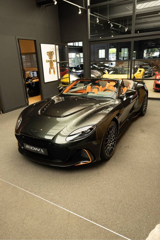 Aston Martin DBS 2024