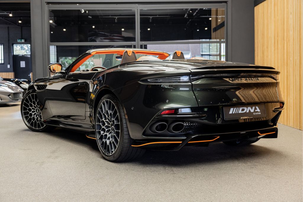 Aston Martin DBS 2024