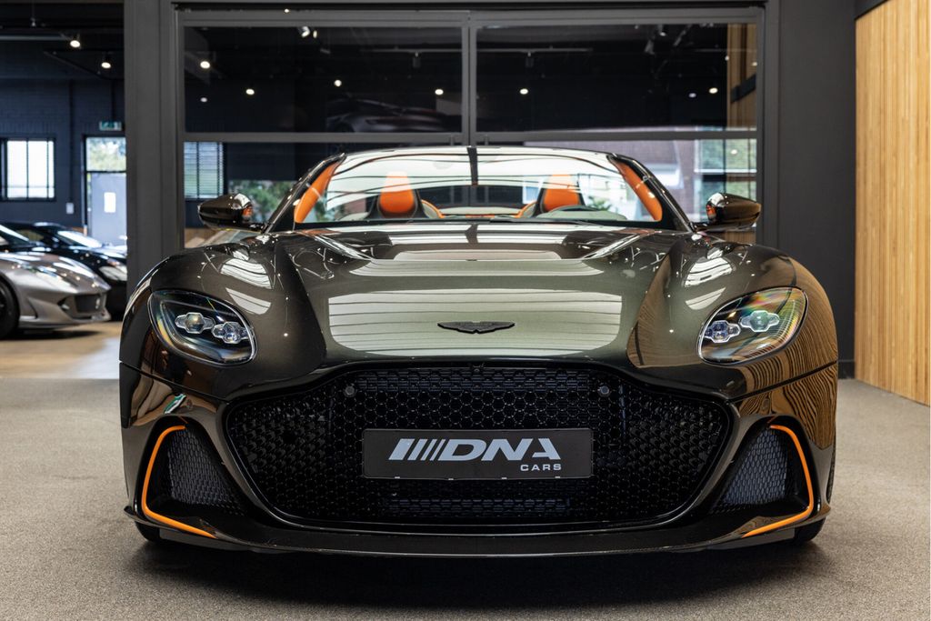 Aston Martin DBS 2024