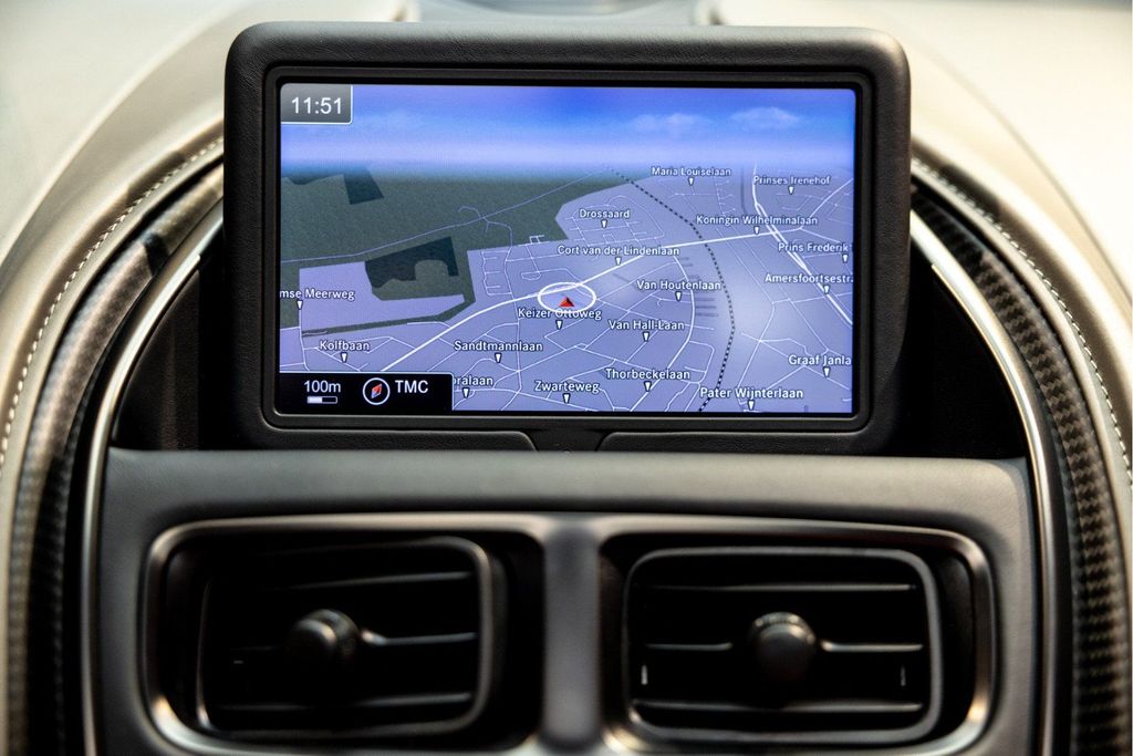 Aston Martin DBS 2024