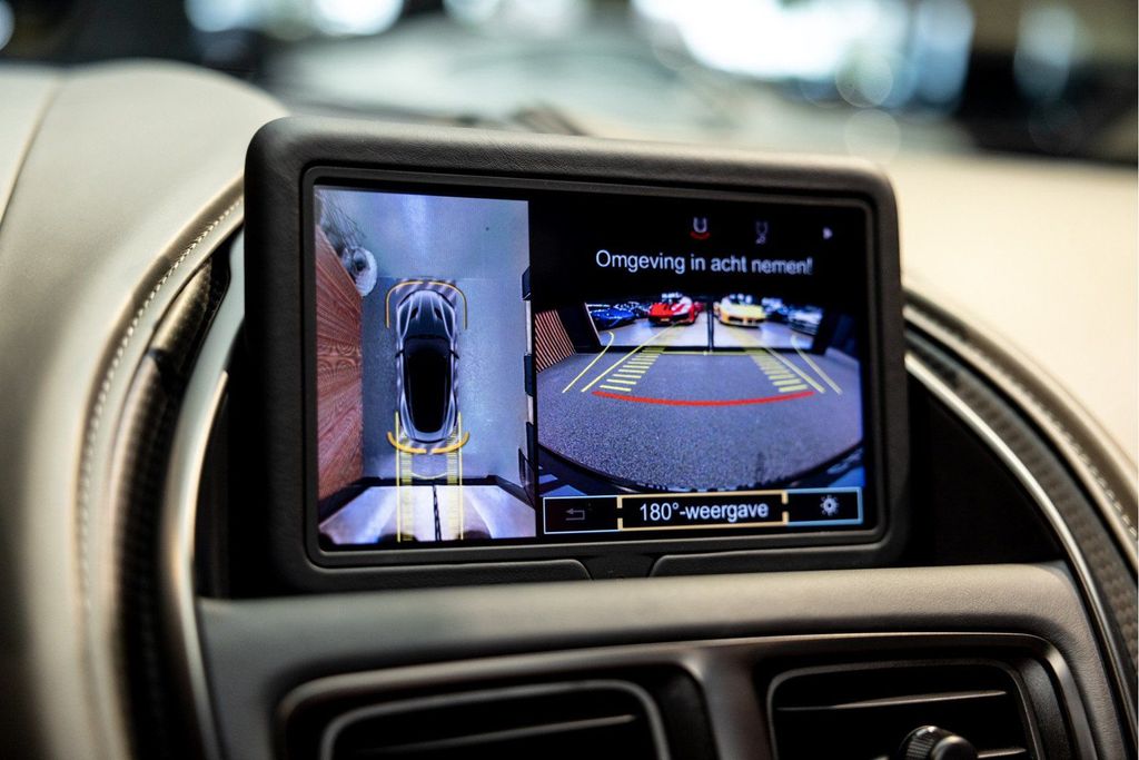 Aston Martin DBS 2024