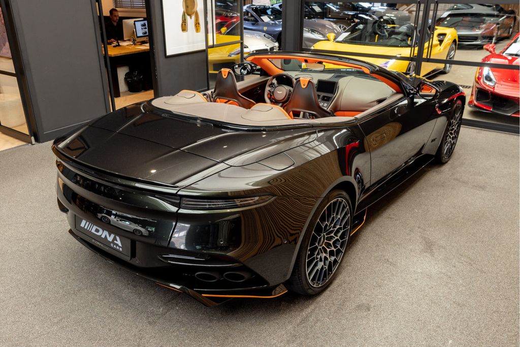 Aston Martin DBS 2024