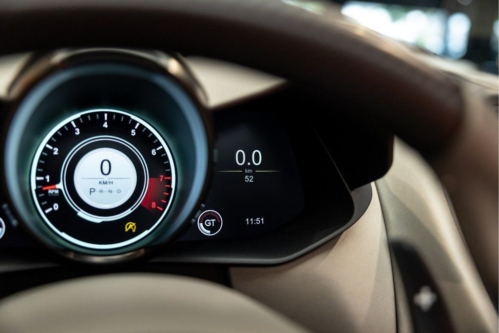 Aston Martin DBS 2024