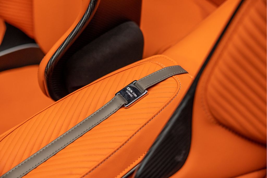 Aston Martin DBS 2024