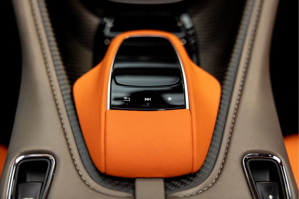 Aston Martin DBS 2024