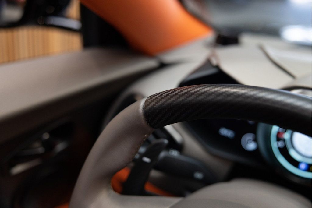 Aston Martin DBS 2024