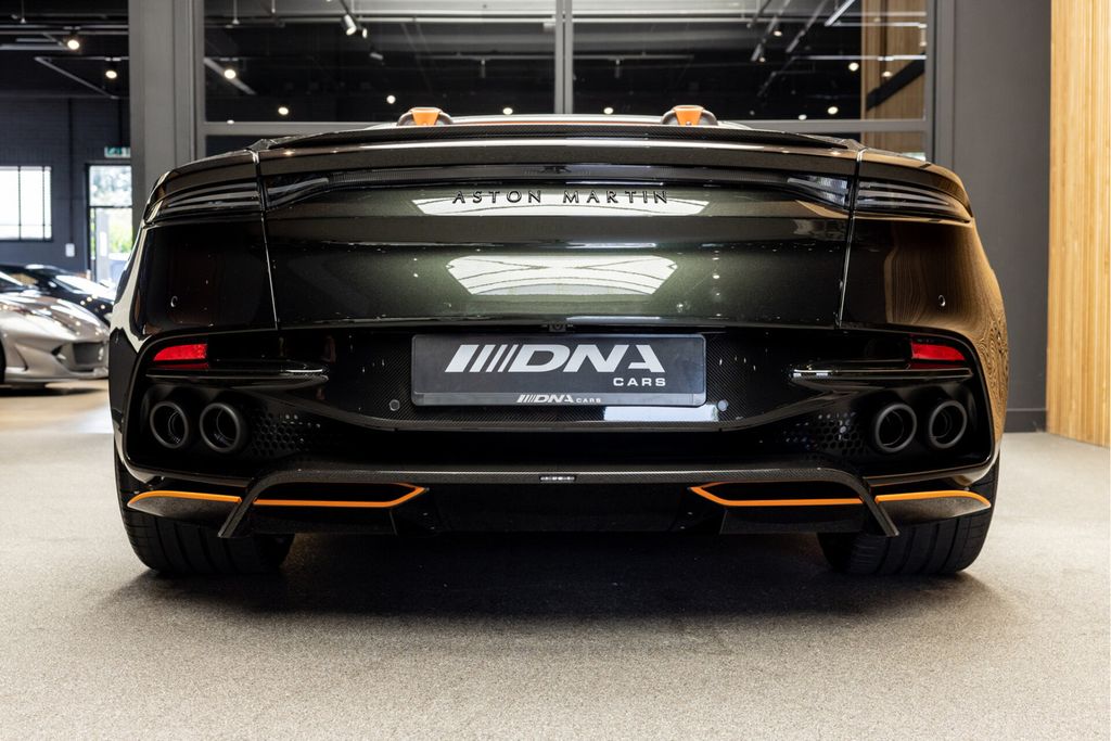 Aston Martin DBS 2024
