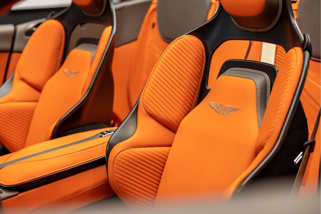 Aston Martin DBS 2024