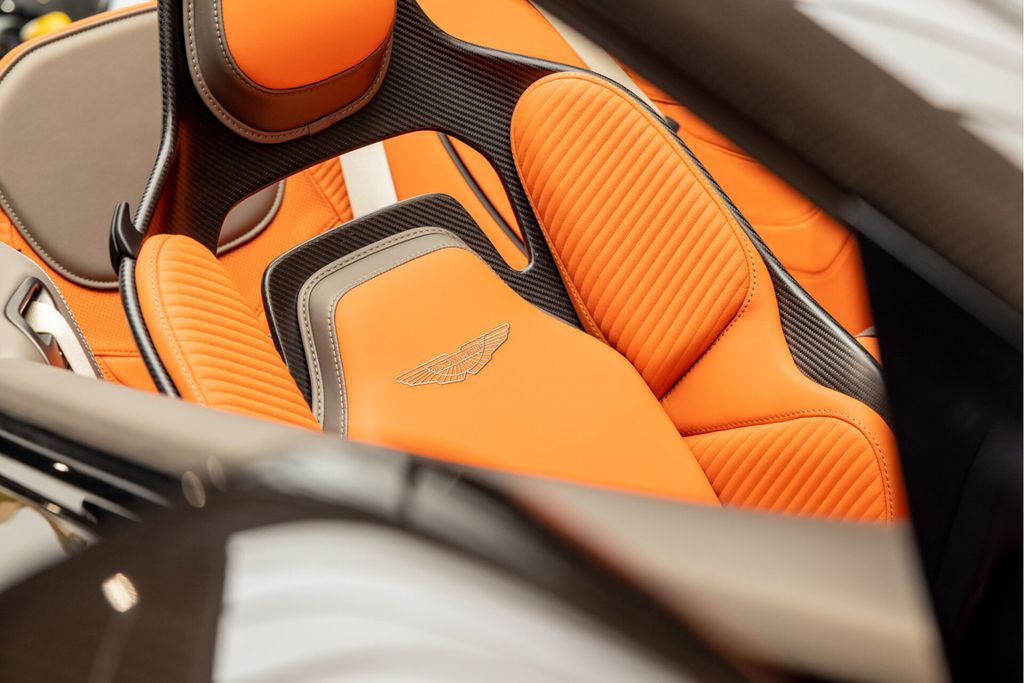 Aston Martin DBS 2024