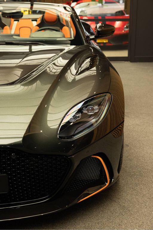 Aston Martin DBS 2024