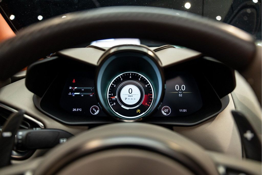 Aston Martin DBS 2024