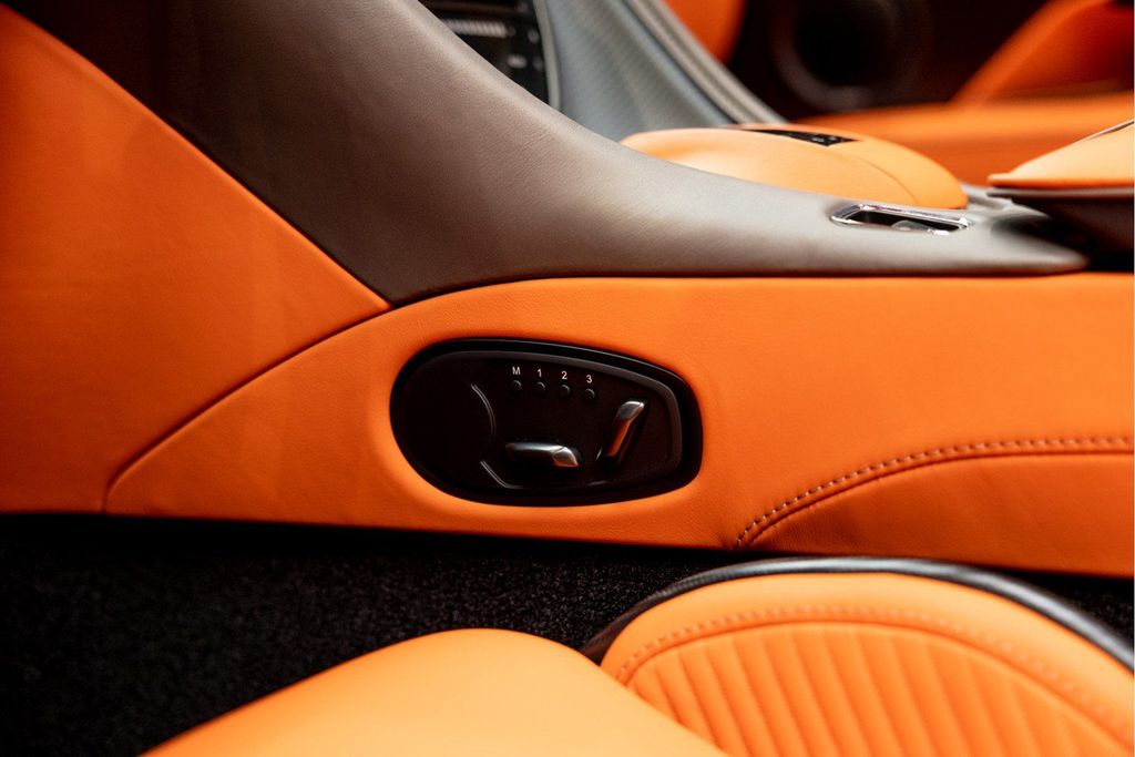 Aston Martin DBS 2024