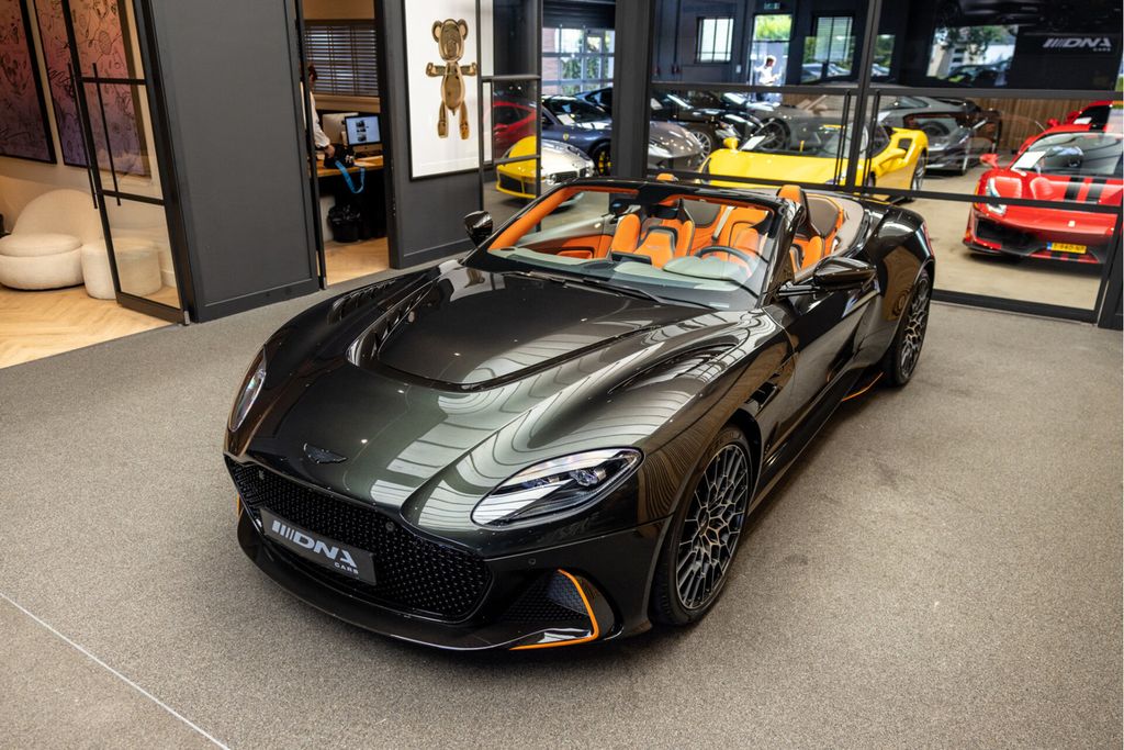 Aston Martin DBS 2024