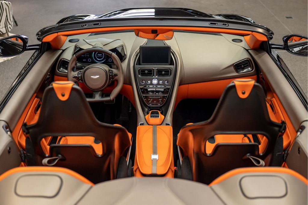 Aston Martin DBS 2024