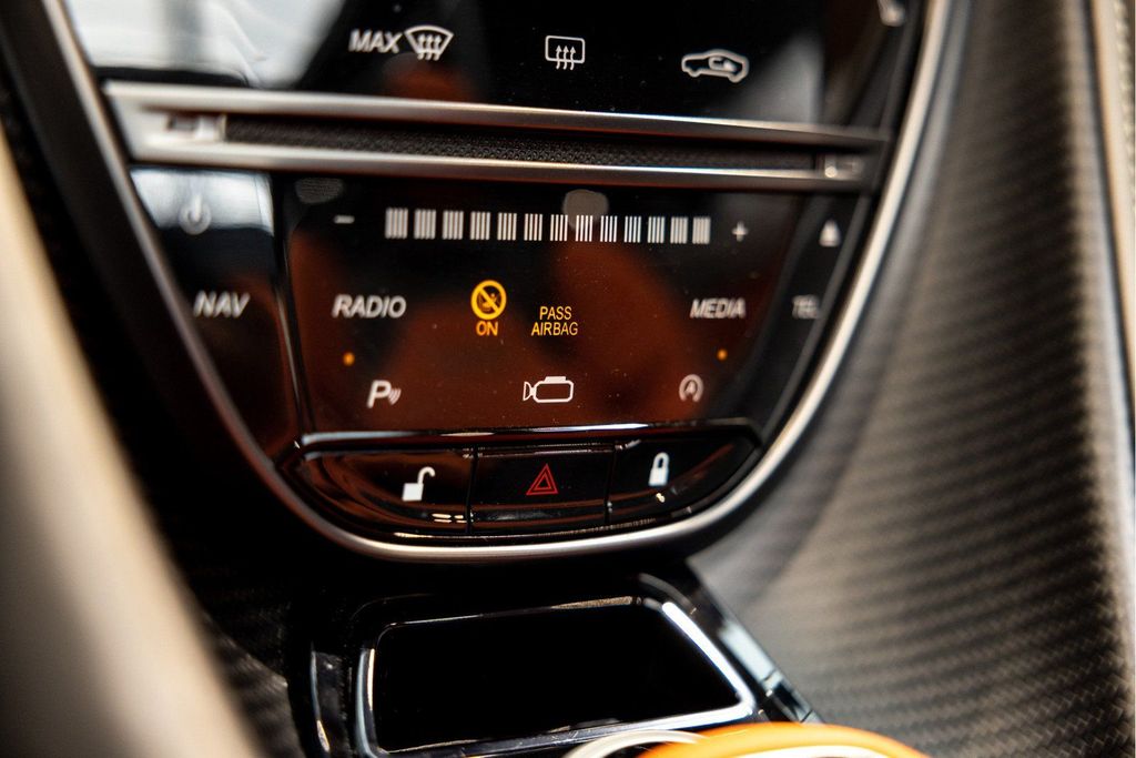 Aston Martin DBS 2024