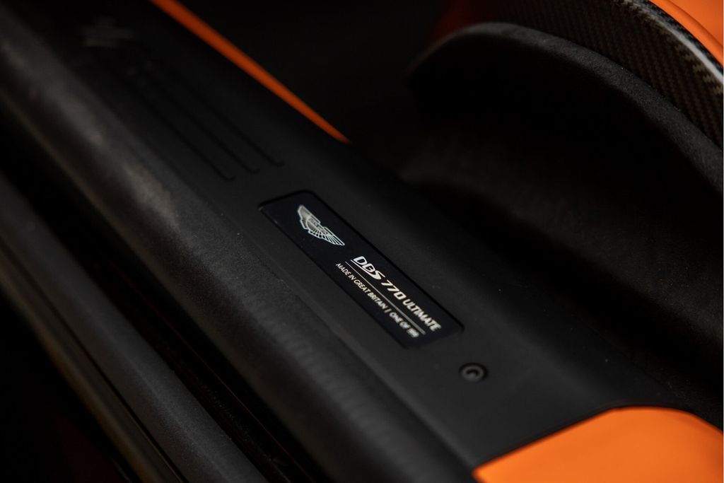 Aston Martin DBS 2024