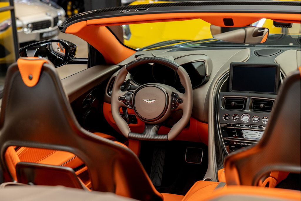 Aston Martin DBS 2024