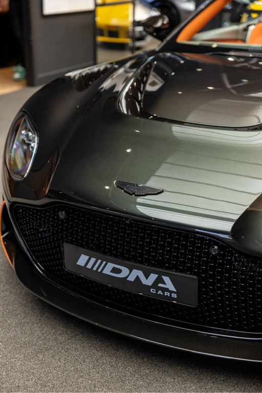 Aston Martin DBS 2024