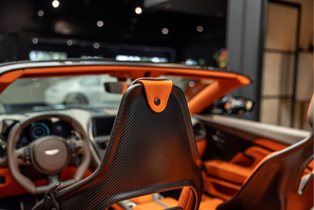 Aston Martin DBS 2024