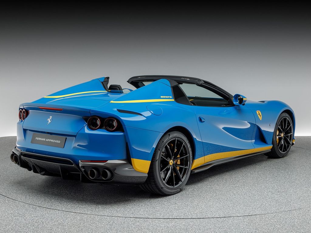 Ferrari 812 2022