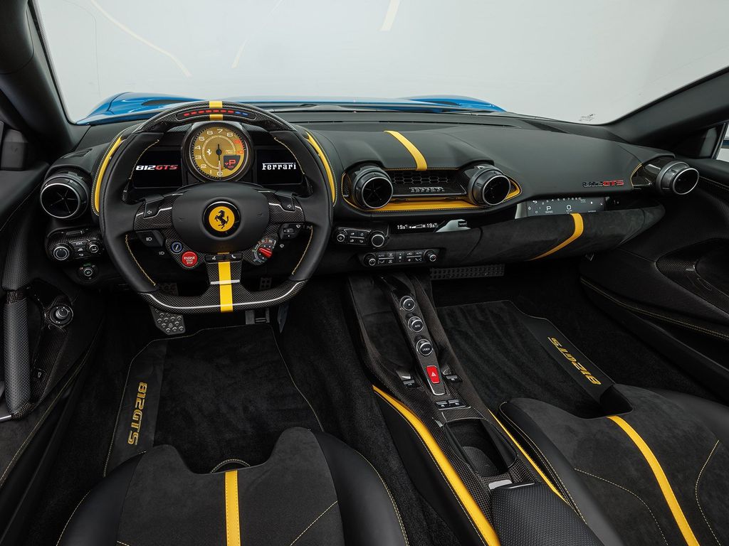 Ferrari 812 2022