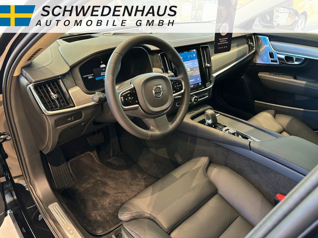 Volvo V90 2025