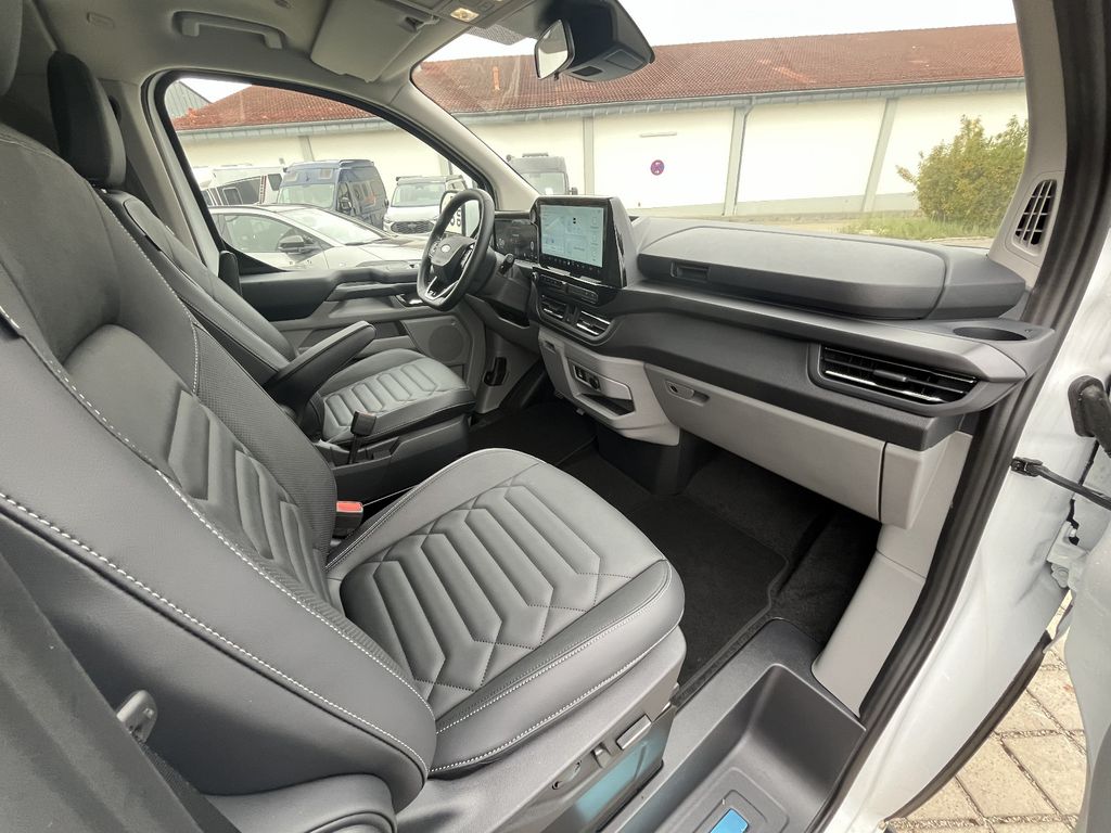 Ford Tourneo Custom 2025