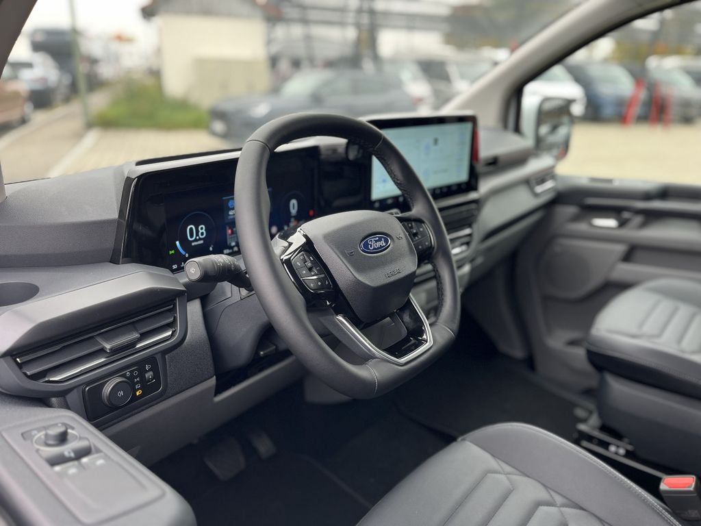 Ford Tourneo Custom 2025