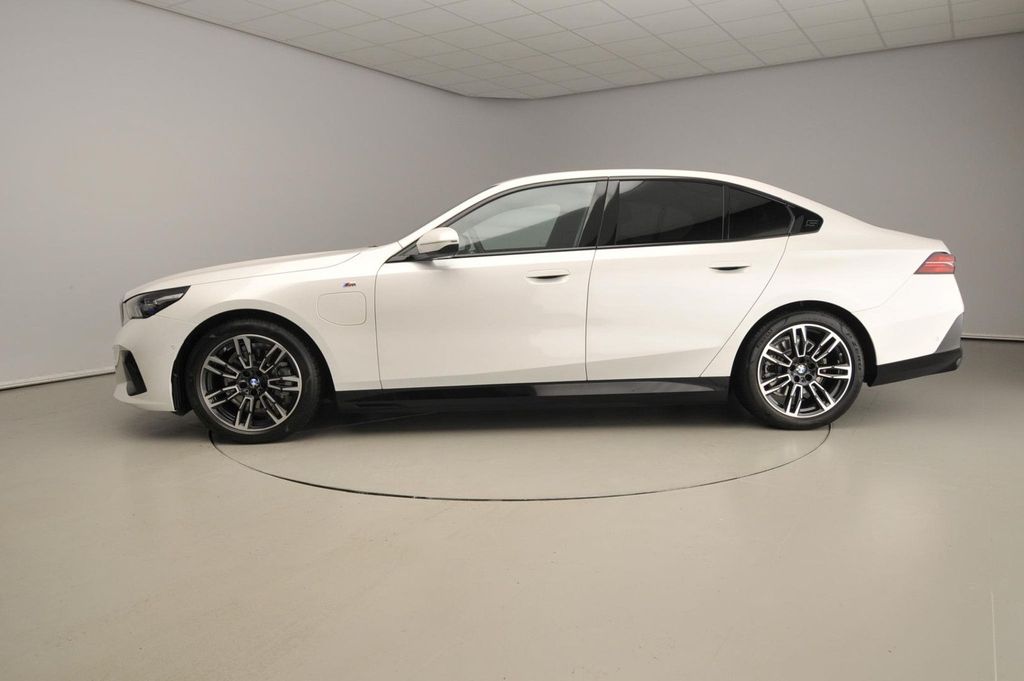 BMW 530 2025