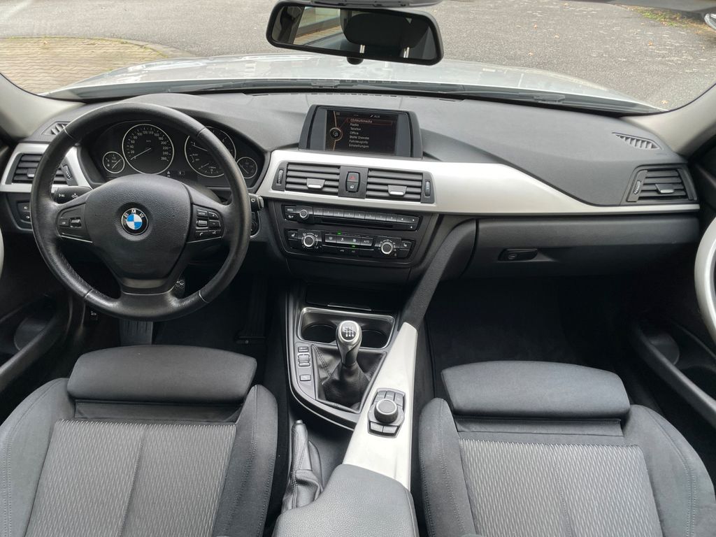 BMW 318 2013