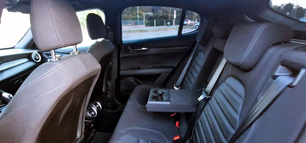 Alfa Romeo Stelvio 2023