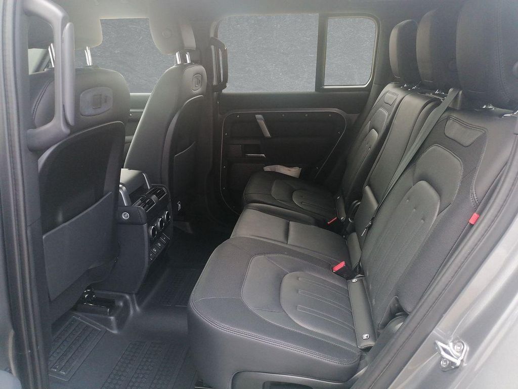 Land Rover Defender 2021