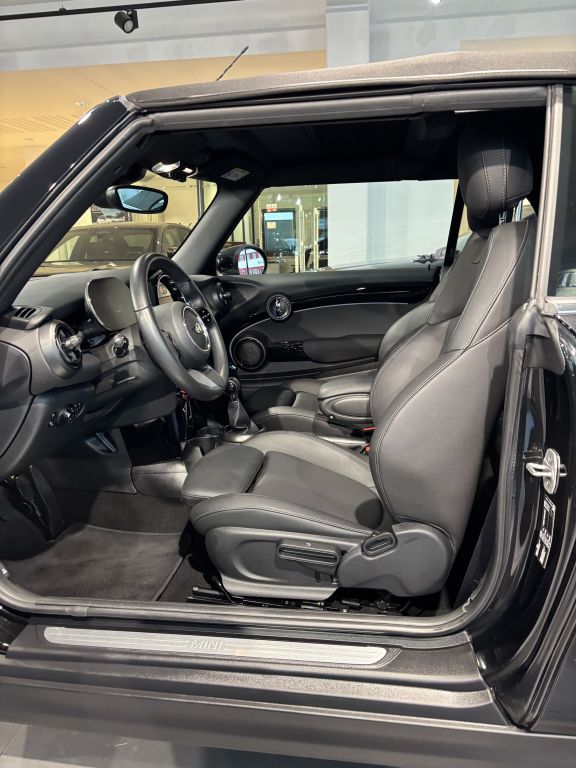 MINI Cooper Cabrio 2024