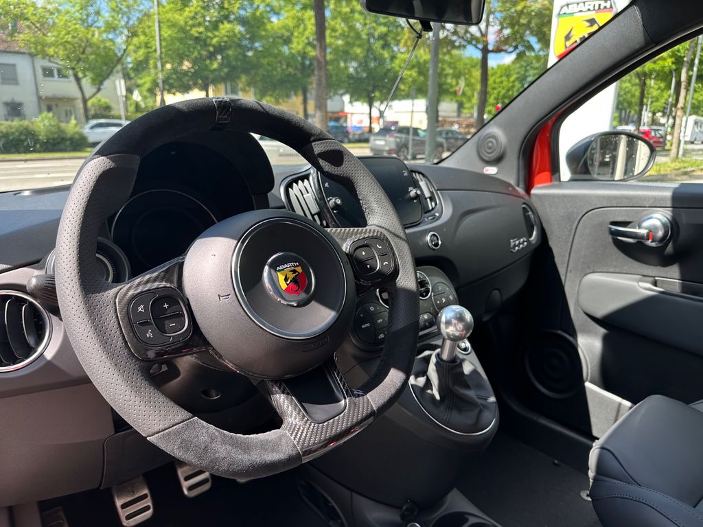 Abarth 695 2024