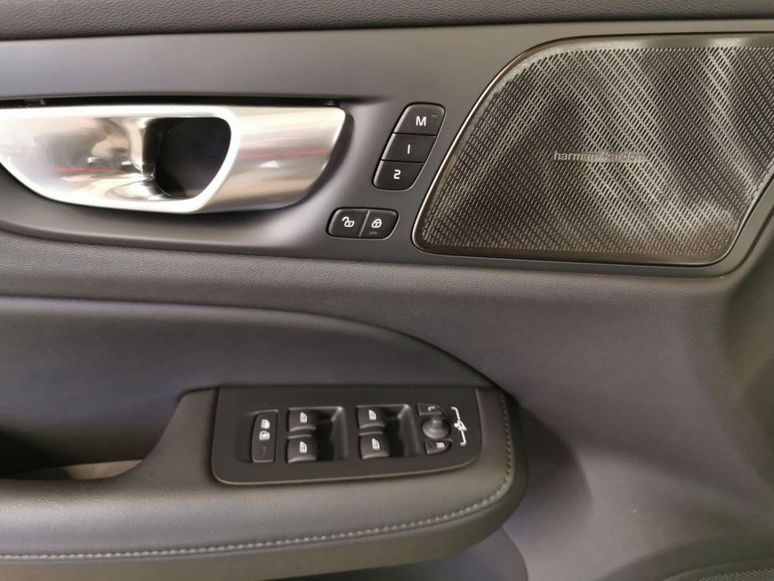 Volvo V60 Cross Country 2023