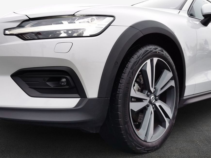 Volvo V60 Cross Country 2023