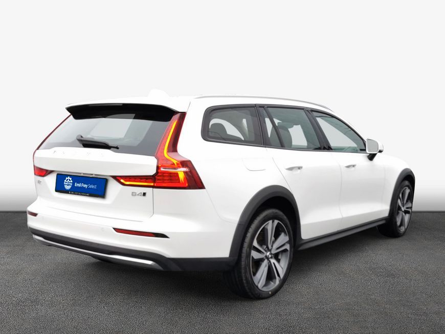 Volvo V60 Cross Country 2023