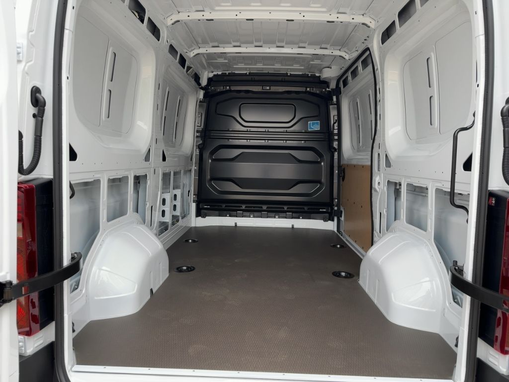 Nissan Interstar 2025