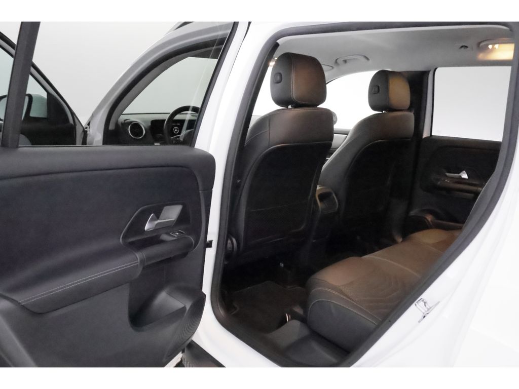 Mercedes-Benz GLB 180 2023