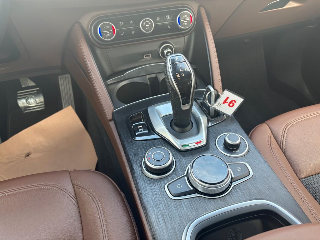 Alfa Romeo Stelvio 2021