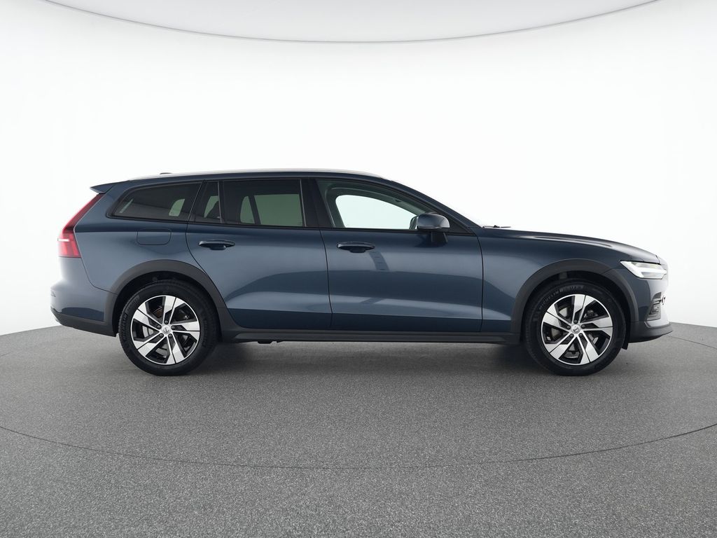 Volvo V60 Cross Country 2023