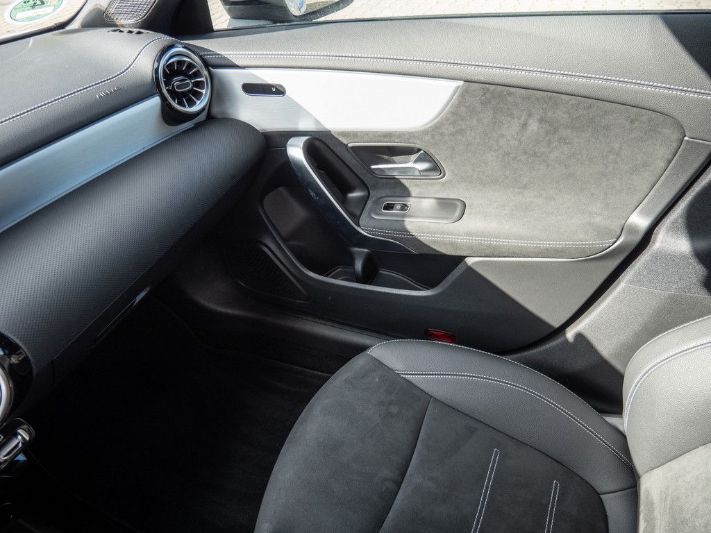 Mercedes-Benz CLA 250 2025