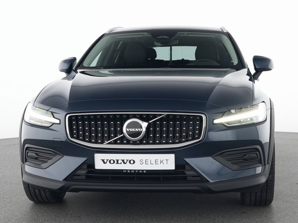 Volvo V60 Cross Country 2023