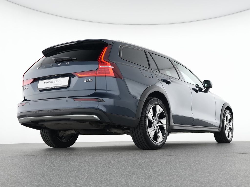 Volvo V60 Cross Country 2023