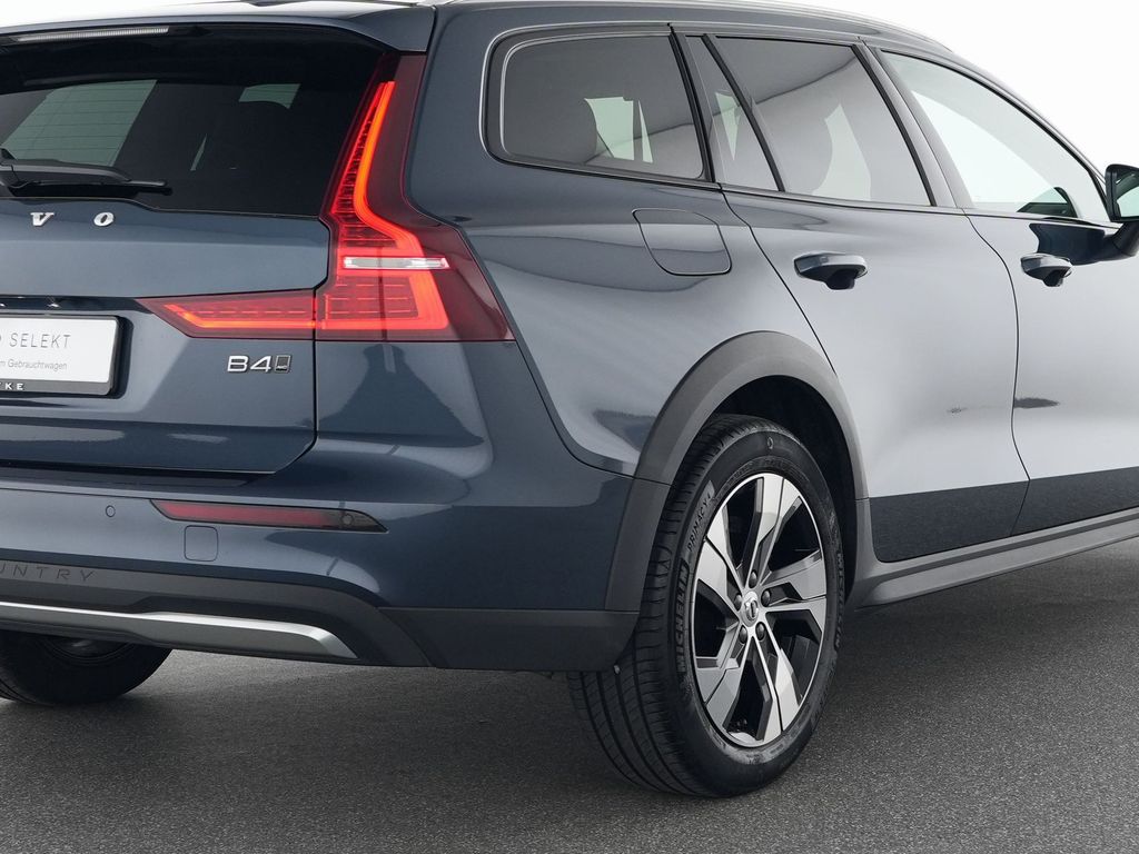 Volvo V60 Cross Country 2023