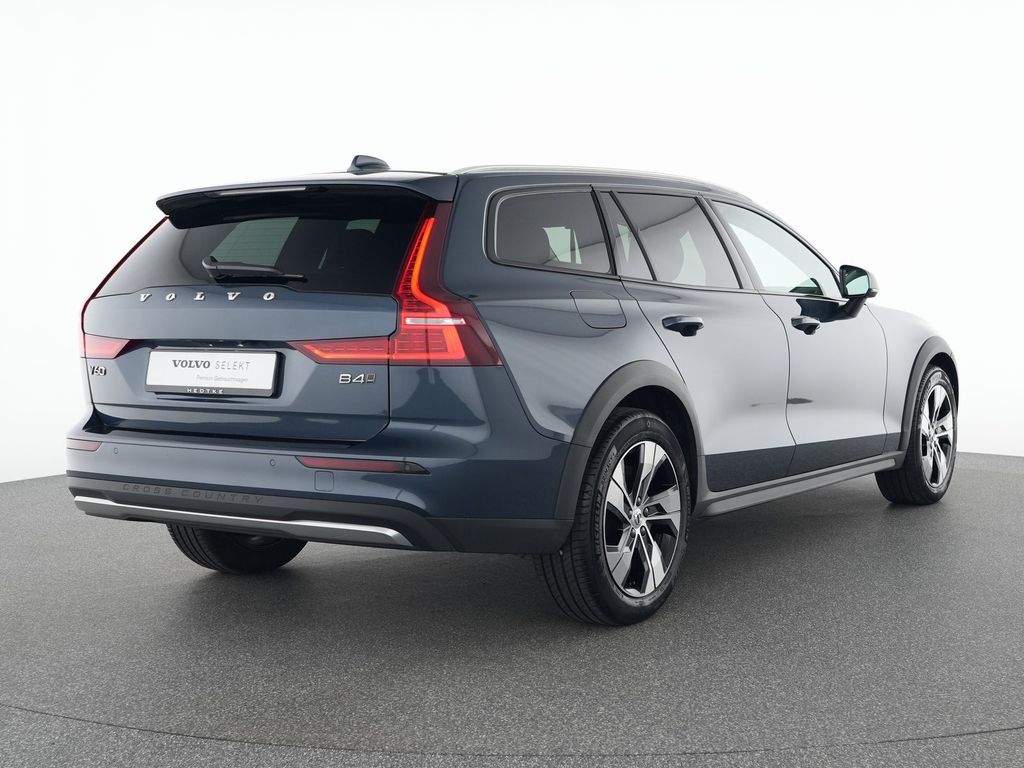 Volvo V60 Cross Country 2023