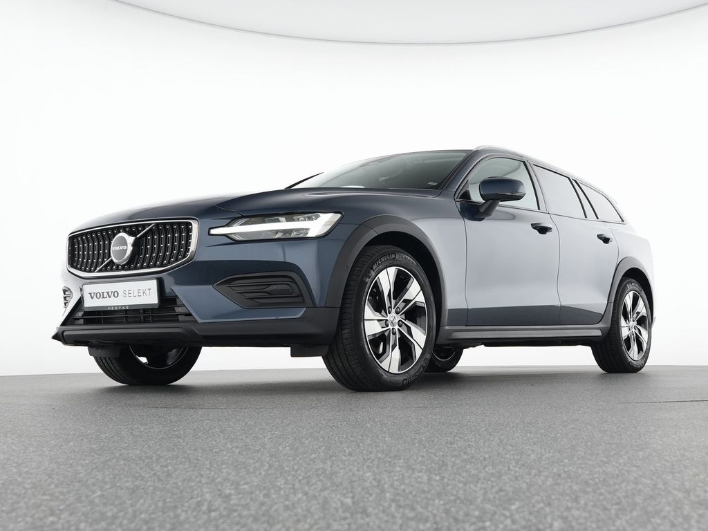 Volvo V60 Cross Country 2023