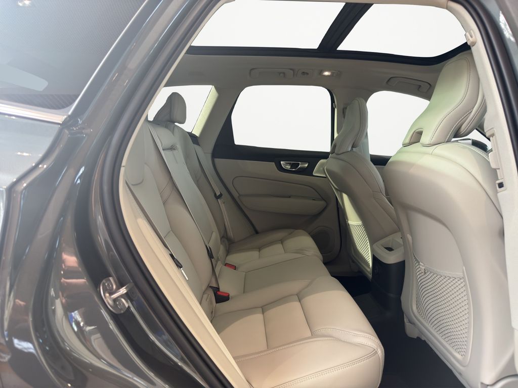 Volvo XC60 2025